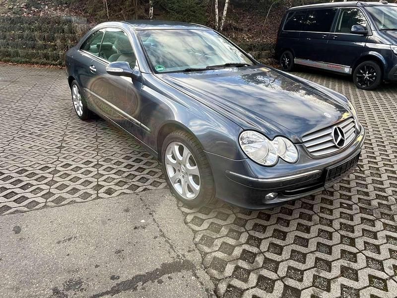 Gebraucht Mercedes CLK320 218 PS (160 kW) 2003 Lolithblaumetallic Coupé