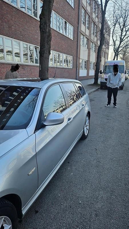 Gebraucht BMW 320 176 PS (129 kW) 2009 Silber Kombi