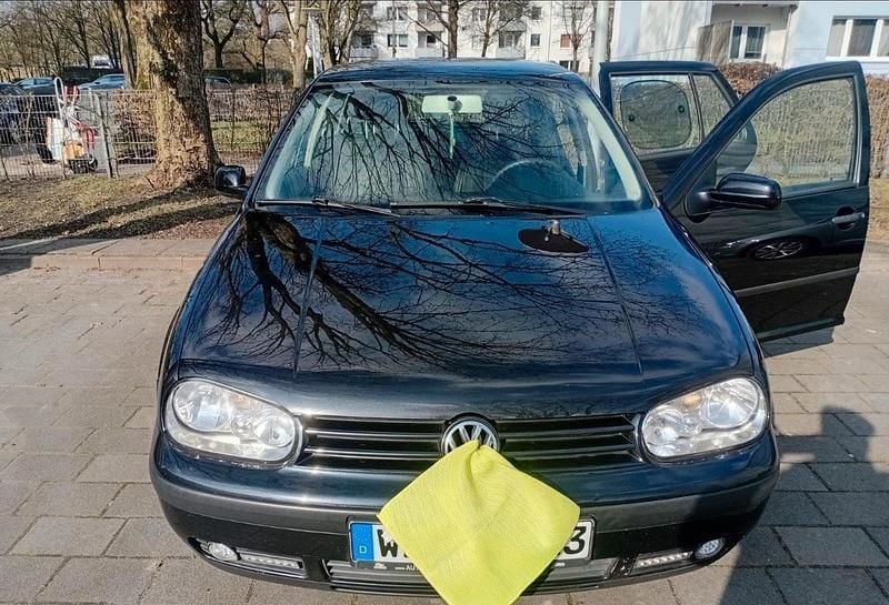 Schwarz Gebraucht 2002 VW Golf IV Kleinwagen | 2.000 € (Teuer) - Bild 1/4