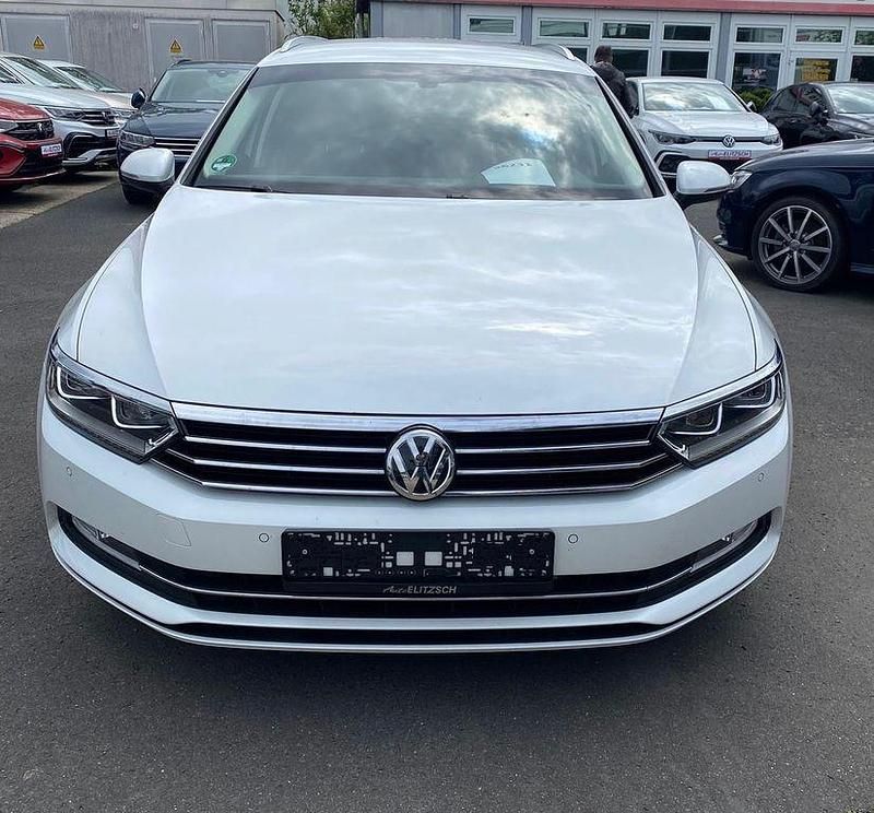 Weiß Gebraucht 2018 VW Passat Comfortline Kombi | 17.000 € (Fairer Preis) - Bild 1/4