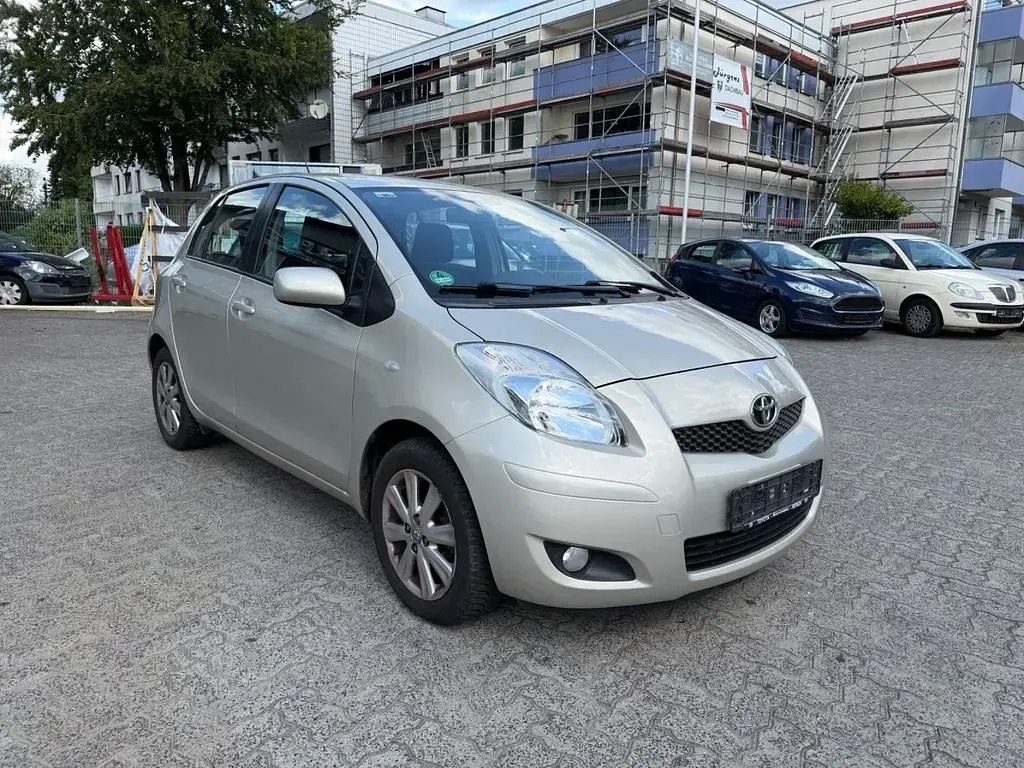 Gebraucht Toyota Yaris Executive 101 PS (74 kW) 2009 Gold Kleinwagen