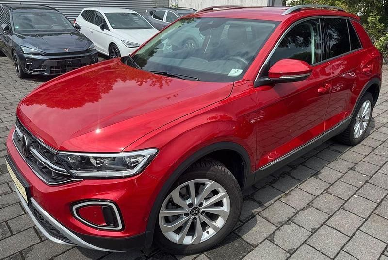 Rot Gebraucht 2023 VW T-Roc SUV | 26.950 € (Guter Preis) - Bild 1/4