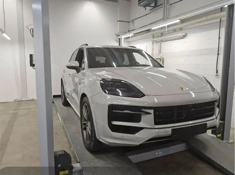 Gebraucht Porsche Cayenne S Sport 519 PS (381 kW) 2025 Grau SUV