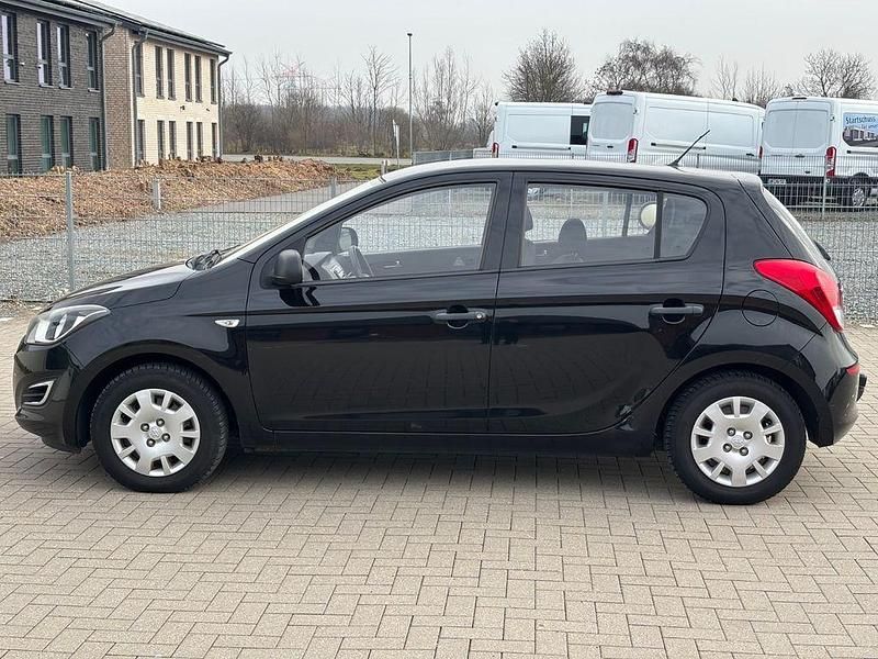 Gebraucht Hyundai i20 Edition 86 PS (63 kW) 2014 Schwarz Kleinwagen