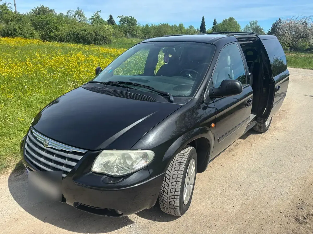 Usado Chrysler Voyager Clasic 150 CV (110 kW) 2006 Negro Monovolumen
