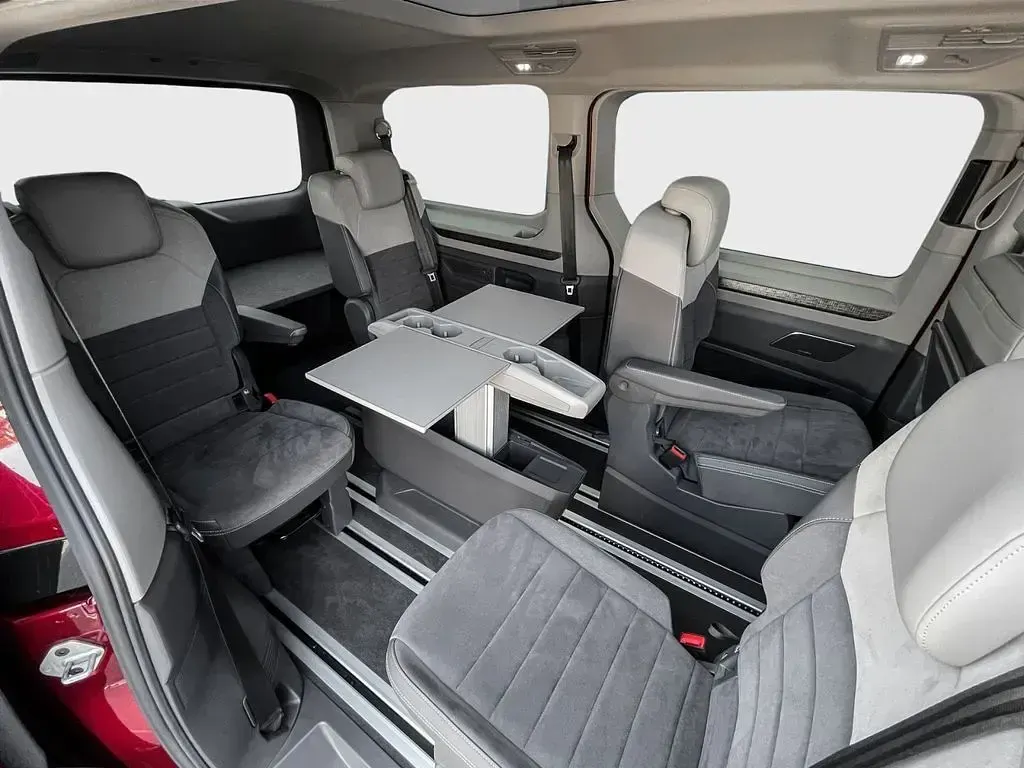 Gebraucht VW Multivan Life 218 PS (160 kW) 2023 Schwarz Van / Kleinbus