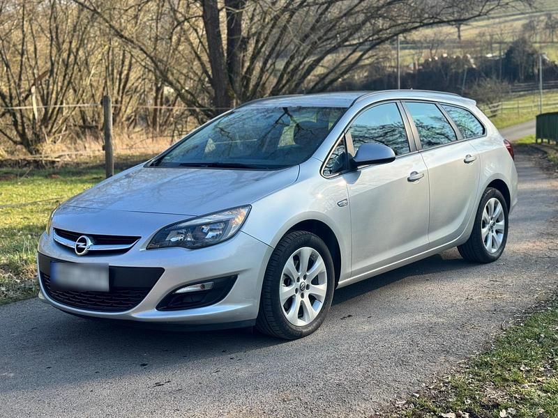Gebraucht Opel Astra 110 PS (80 kW) 2014 Silber Kombi