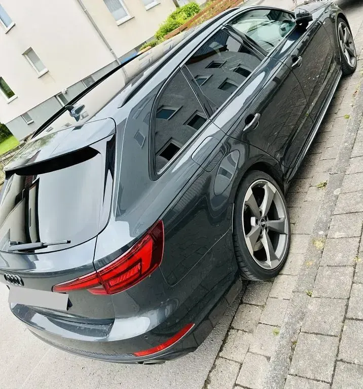 Używany Audi A4 Black Edition 252 KM (185 kW) 2018 Szary Sedan/Limuzyna