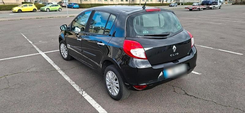 Gebraucht Renault Clio III 75 PS (55 kW) 2010 Schwarz Kleinwagen