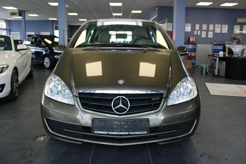 Gebraucht Mercedes A160 95 PS (69 kW) 2012 Braun Limousine