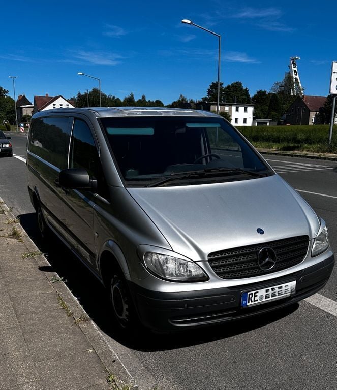 Silber Gebraucht 2008 Mercedes Vito Van / Kleinbus | 6.200 € (Fairer Preis) - Bild 1/4