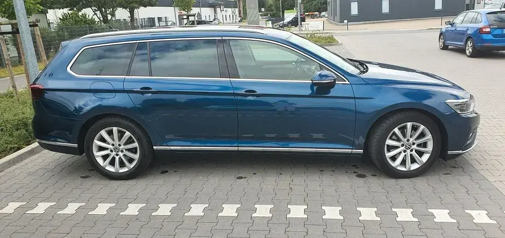 Gebraucht VW Passat Elegance 150 PS (110 kW) 2023 Blau Kombi