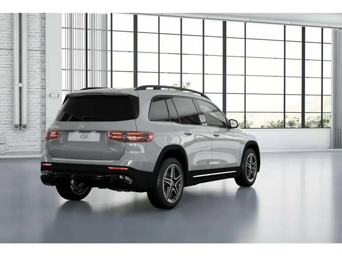 Gebraucht Mercedes GLB200 AMG 150 PS (110 kW) 2025 Grau SUV