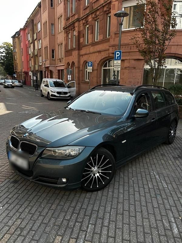 Grau Gebraucht 2009 BMW 320 Kombi | 3.500 € (Guter Preis) - Bild 1/4