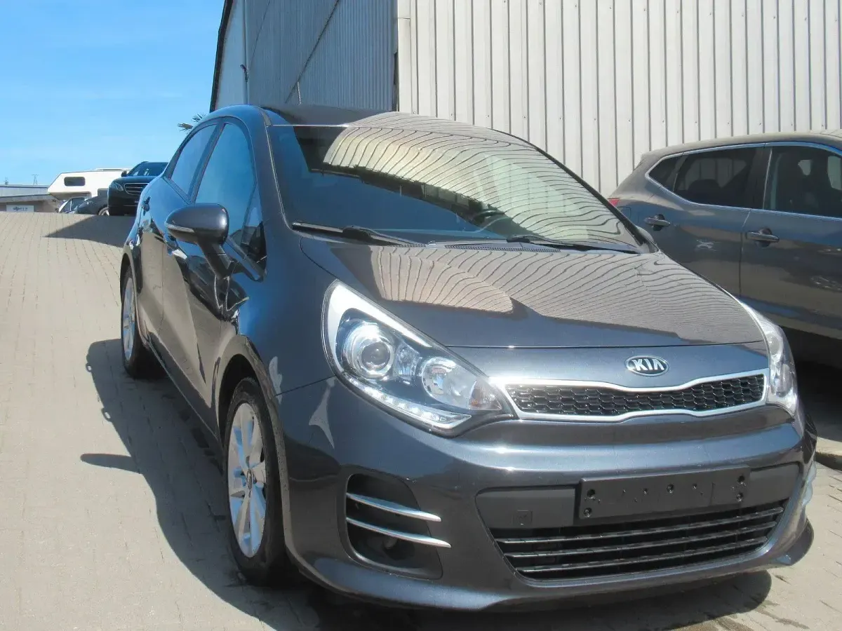 Gebraucht Kia Rio DREAM-TEAM Edition 75 PS (55 kW) 2016 Grau Kleinwagen