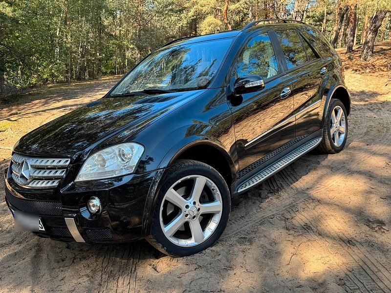 Schwarz Gebraucht 2008 Mercedes ML500 AMG SUV | 11.484 € (Fairer Preis) - Bild 1/4