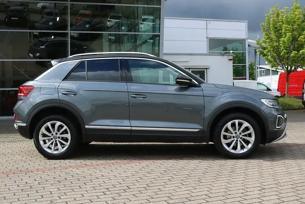 Second-hand VW T-Roc Style 110 CP (80 kW) 2023 Gri SUV