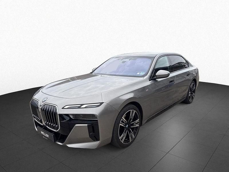Gebraucht BMW 740 M Sport 299 PS (219 kW) 2025 Oxidgrau (grau) Limousine