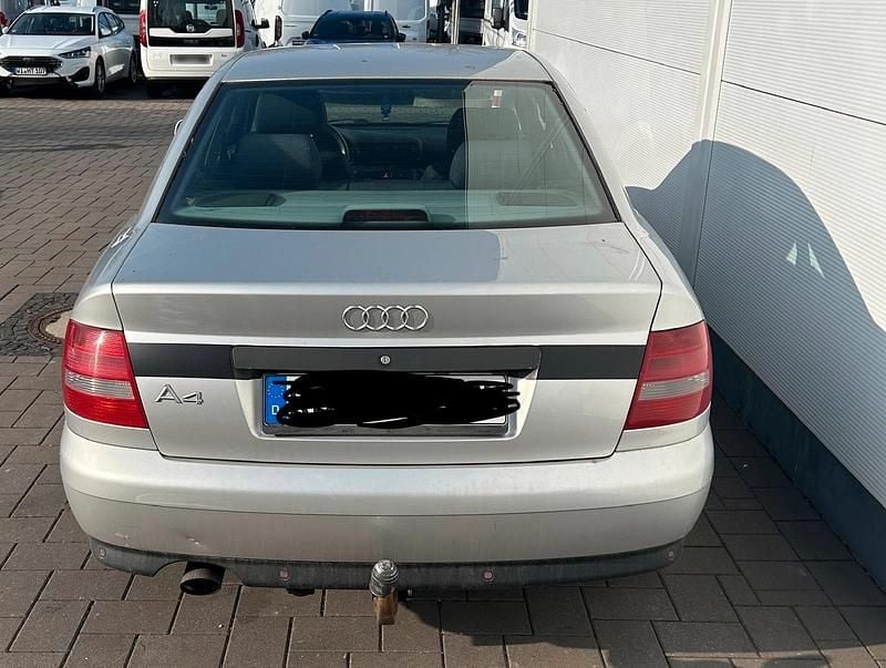 Gebraucht Audi A4 101 PS (74 kW) 2000 Silber Limousine