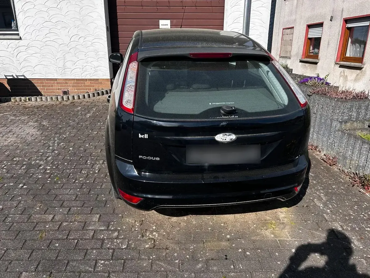Gebraucht Ford Focus 100 PS (73 kW) 2008 Schwarz Limousine