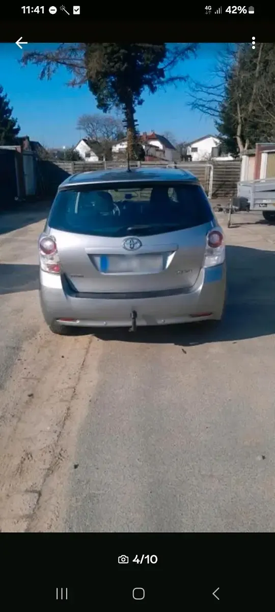 Gebraucht Toyota Verso 147 PS (108 kW) 2011 Silber Van / Kleinbus