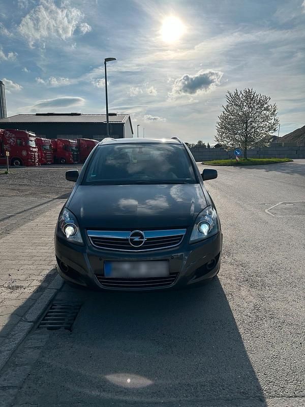 Second-hand Opel Zafira 110 CP (80 kW) 2011 Gri Monovolum