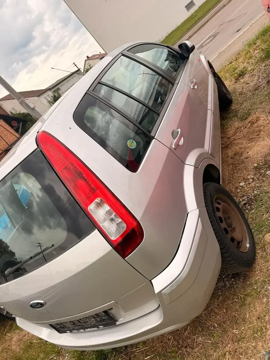 Gebraucht Ford Fusion 80 PS (58 kW) 2011 Silber Kleinwagen
