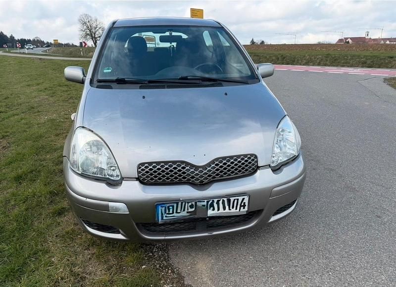 Gebraucht Toyota Yaris 65 PS (47 kW) 2003 Silber Kleinwagen