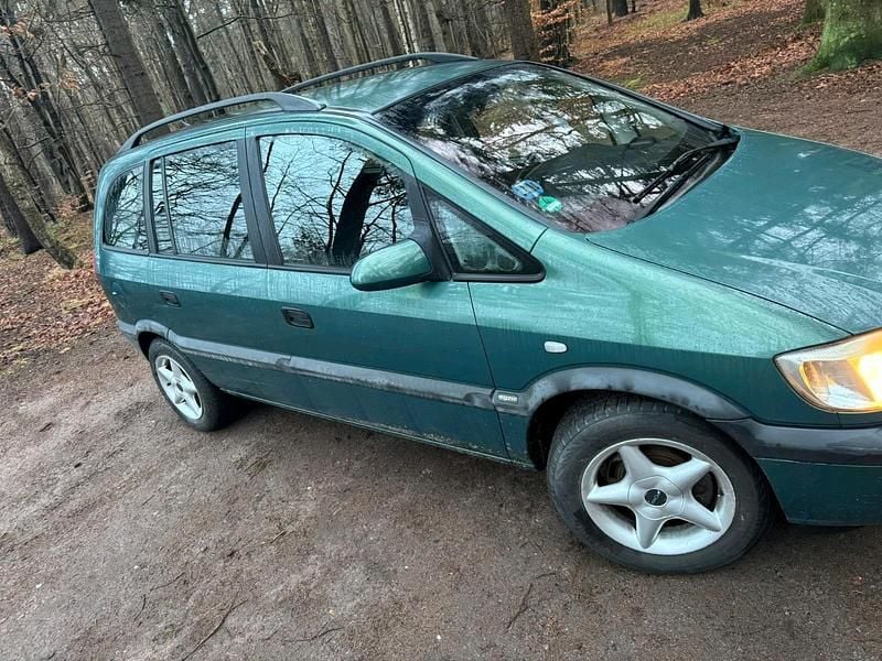 Grün Gebraucht 2001 Opel Zafira Van / Kleinbus | 1.750 € - Bild 1/4