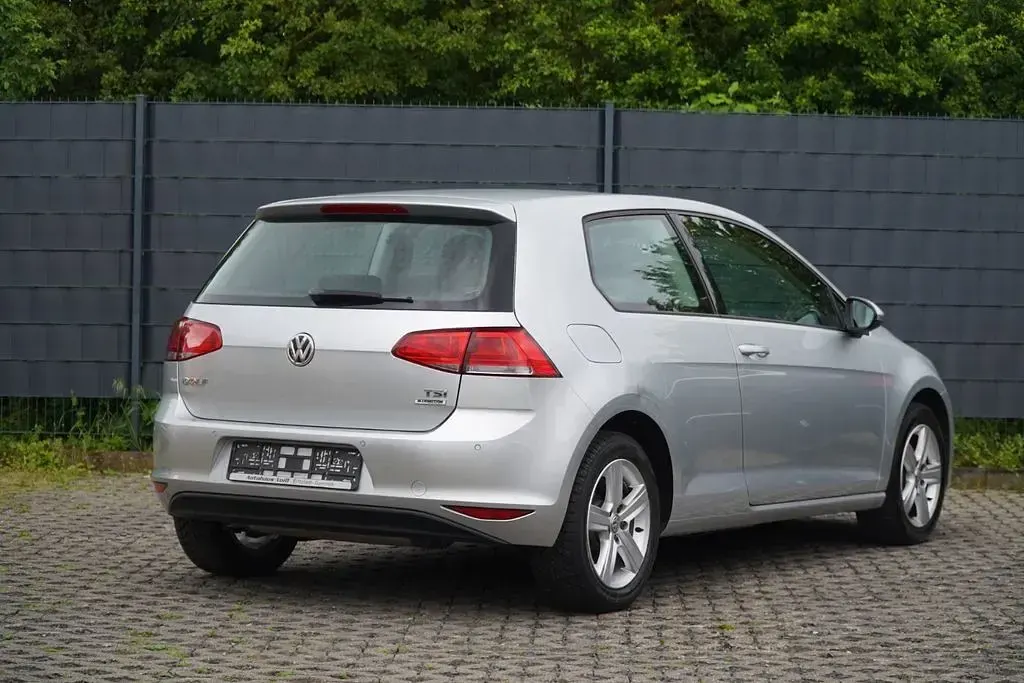 Second-hand VW Golf VII Comfortline 86 CP (63 kW) 2016 Argintiu Berlinǎ