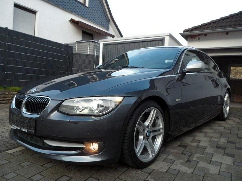 Grau Gebraucht 2013 BMW 320 Cabriolet Exclusive Cabrio | 18.500 € (Teuer) - Bild 1/4