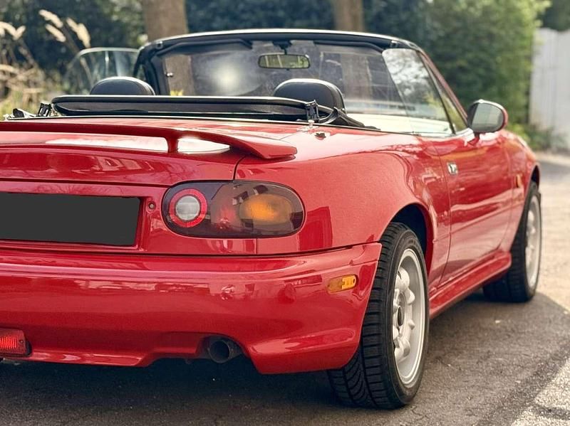 Używany Mazda MX5 116 KM (85 kW) 1993 Czerwony Kabriolet