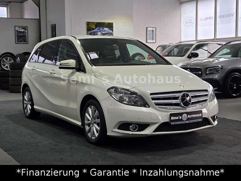 Gebraucht Mercedes B180 109 PS (80 kW) 2012 Weiß Van / Kleinbus