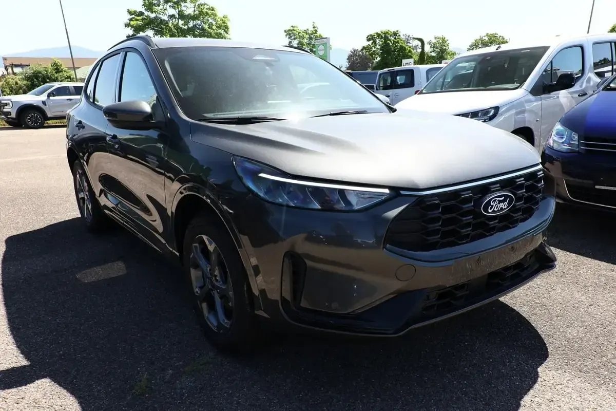 Uusi Ford Kuga ST-Line 180 HP (132 kW) 2025 Harmaa Katumaasturi