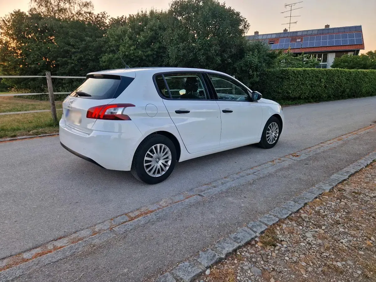 Gebraucht Peugeot 308 82 PS (60 kW) 2015 Weiß Limousine
