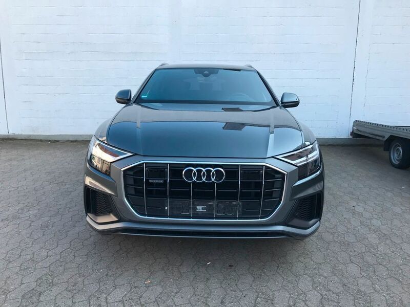 Grau metallic Gebraucht 2019 Audi Q8 S-Line SUV | 69.500 € - Bild 1/4