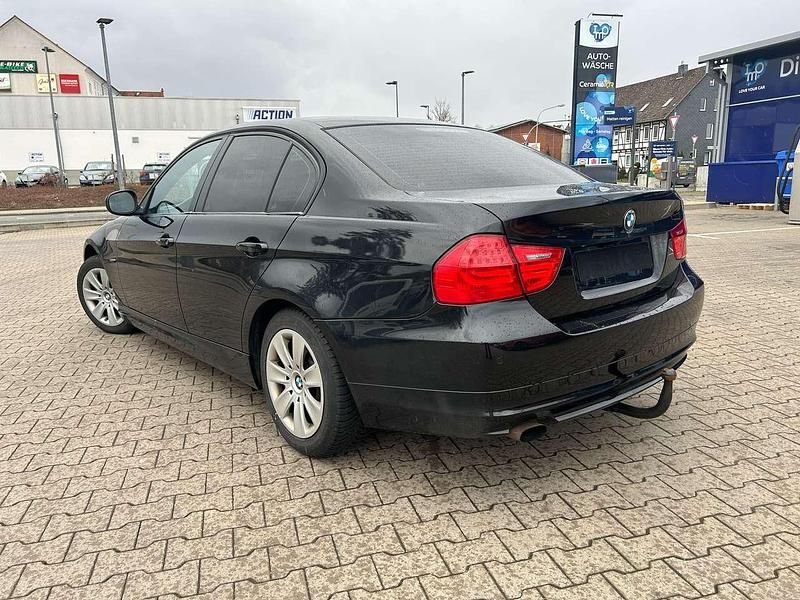 Gebraucht BMW 316 116 PS (85 kW) 2010 Black sapphire metallic Limousine