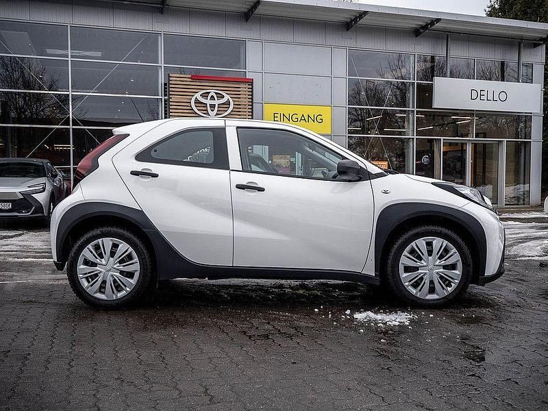 Gebraucht Toyota Aygo 69 PS (50 kW) 2022 Weiß Kleinwagen