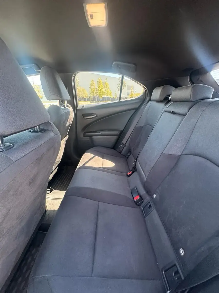 Second-hand Lexus UX 152 CP (111 kW) 2021 Alb SUV