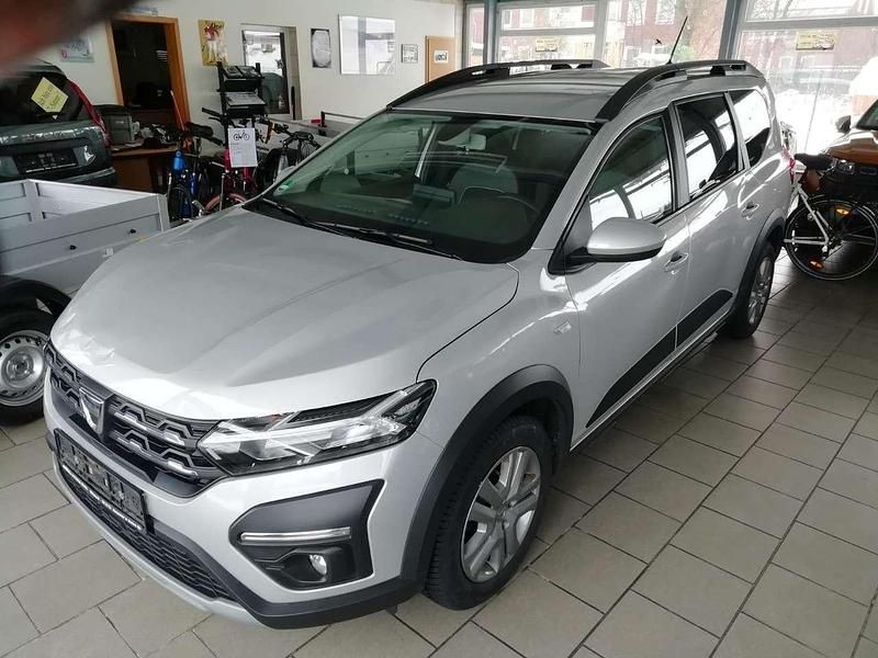 Moonstonesilbermetallic Gebraucht 2022 Dacia Jogger Expression Van / Kleinbus | 13.990 € (Superpreis) - Bild 1/4