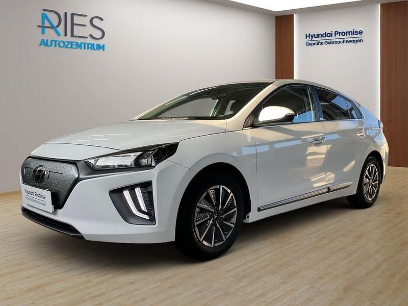 Gebraucht Hyundai Ioniq Style 100 kW (136 PS) 2022 Polar white Kleinwagen