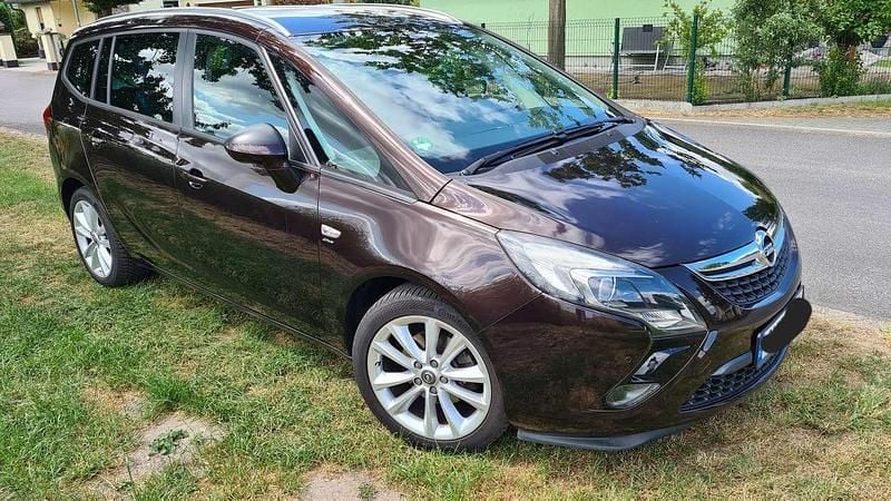 Braun Gebraucht 2016 Opel Zafira Tourer Van / Kleinbus | 7.500 € (Guter Preis) - Bild 1/4