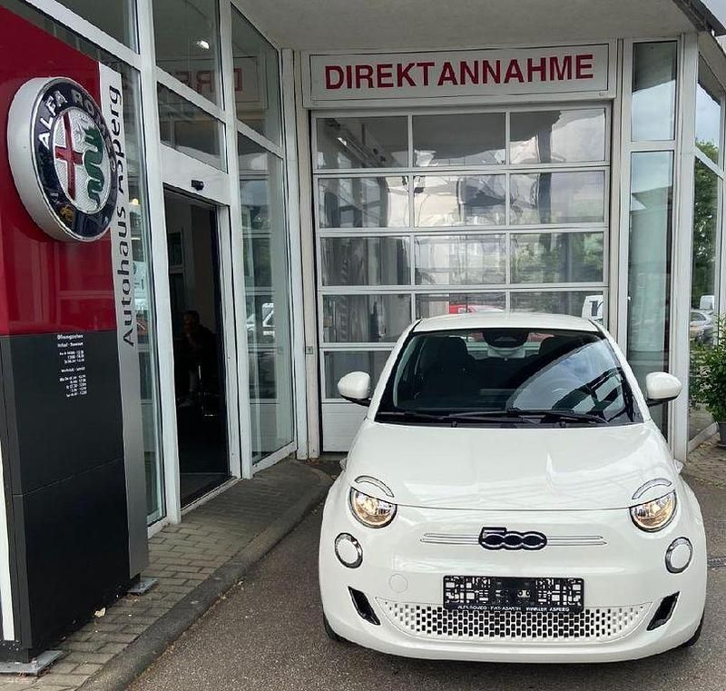Gebraucht Fiat 500e Basis 86 kW (118 PS) 2023 Colore esterno (arktis weiß) Limousine