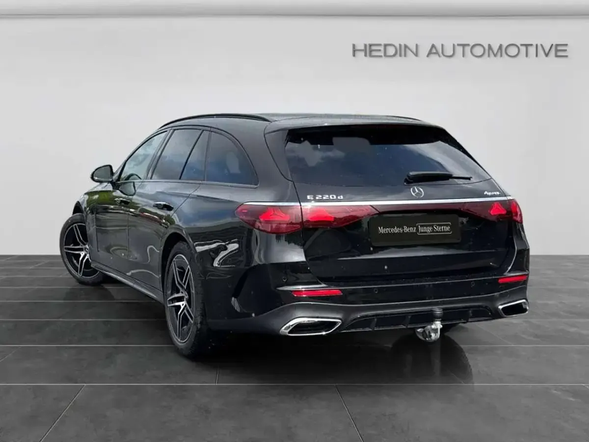 Gebraucht Mercedes E220 AMG 197 PS (144 kW) 2025 Schwarz Limousine