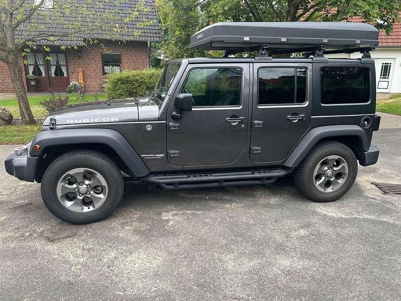 Grau Gebraucht 2018 Jeep Wrangler SUV | 40.000 € (Fairer Preis) - Bild 1/4
