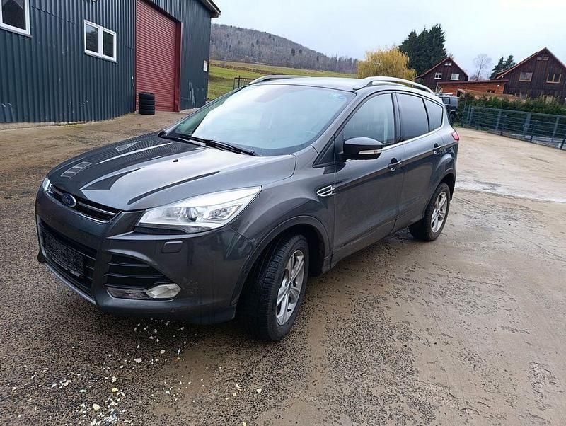 Grau Gebraucht 2016 Ford Kuga Titanium SUV | 11.999 € (Guter Preis) - Bild 1/4