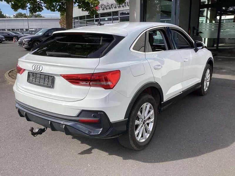 Weiß Gebraucht 2022 Audi Q3 Sportback Ambiente SUV | 30.950 € (Superpreis) - Bild 1/3