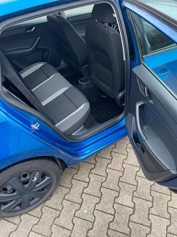 Gebraucht Skoda Rapid 90 PS (66 kW) 2016 Blau Kleinwagen