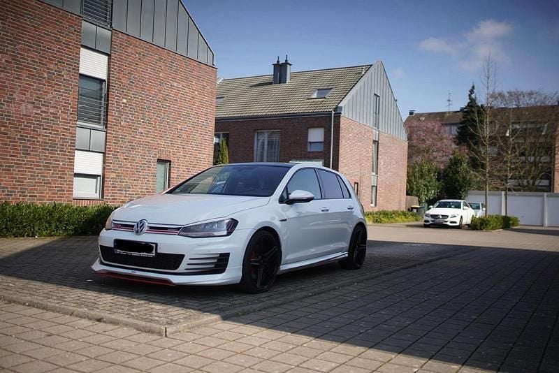 Weiß Gebraucht 2013 VW Golf VII GTI Kleinwagen | 11.999 € (Guter Preis) - Bild 1/4