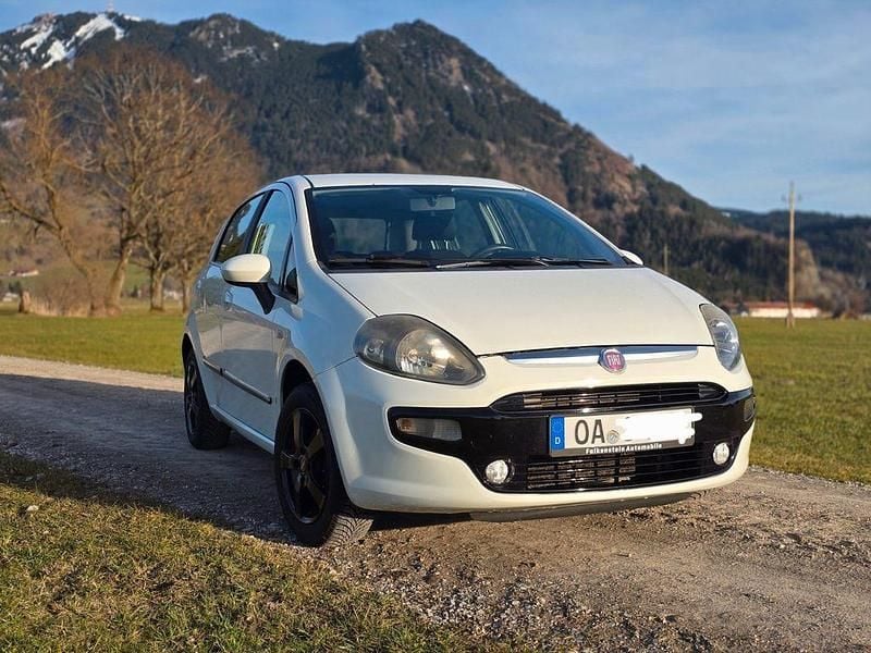Gebraucht Fiat Punto Active 68 PS (50 kW) 2011 Weiß Kleinwagen